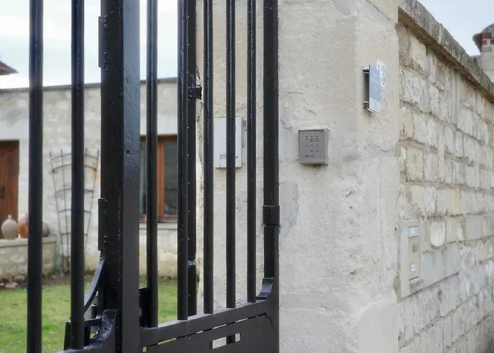 Maison De Charme A Appartement Remy (Oise)